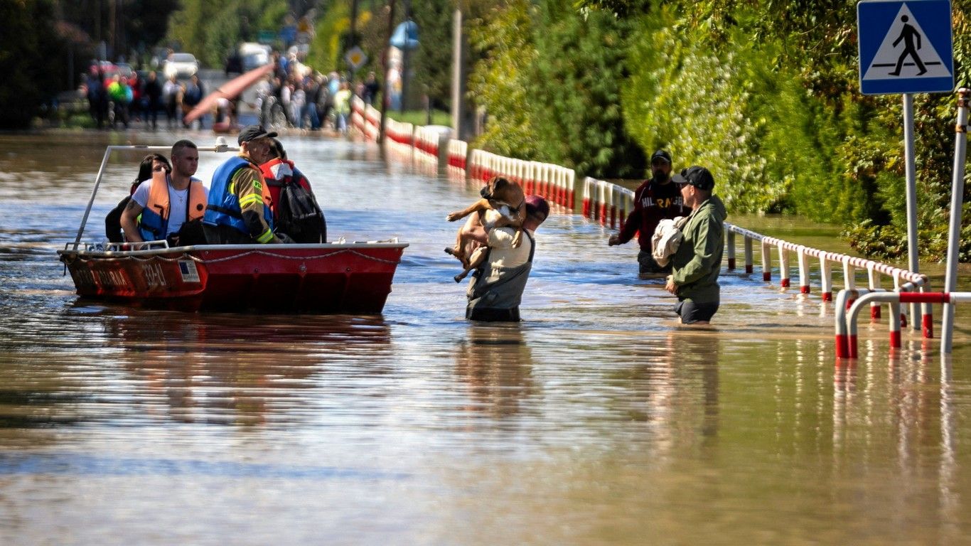 W związku z ogromnymi powodziami, które nawiedziły Polskę, my jako Przedszkole Publiczne nr 5 im. Chatka Puchatka w Wągrowcu również postanowiliśmy zorganizować zbiórkę charytatywną na rzecz poszkodowanych przez kataklizm. Potrzebne są między innymi: suchy prowiant i trwała żywność, środki czystości i higieny osobistej, proszki, płyny do prania i dezynfekcji, kalosze, woda pitna butelkowana, wiadra i […]