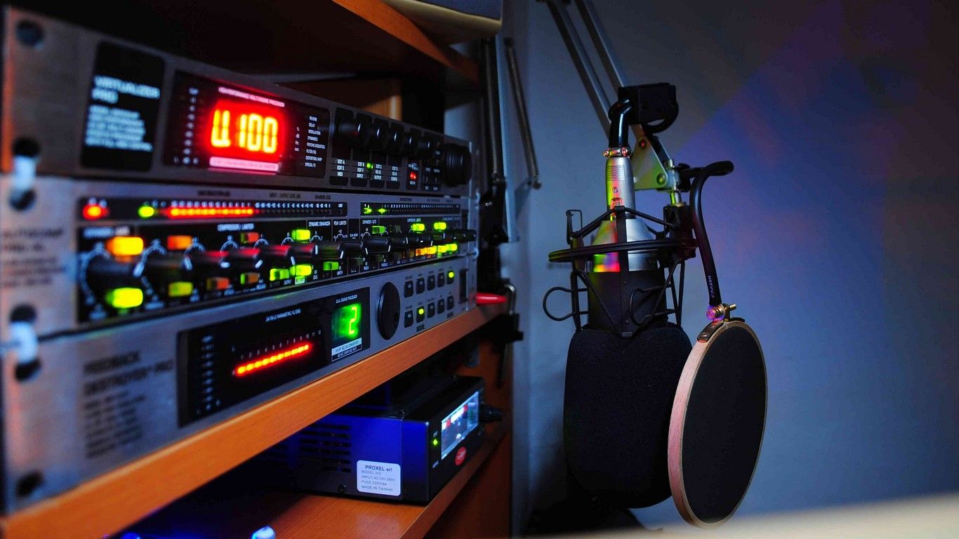 13 marca grupa “Tygrysków” wybrała się do redakcji Waszego Radia FM. Celem naszych odwiedzin było poznanie pracy radiowca i popularyzacja lokalnego radia, wśród młodego pokolenia. Dzieci w pierwszej kolejności zwiedziły większe studio, gdzie na co dzień, na żywo, nadawane są audycje radiowe i przyjmowani goście, z którymi przeprowadza się wywiady. Następnie dzieci mogły zobaczyć serwerownie, […]